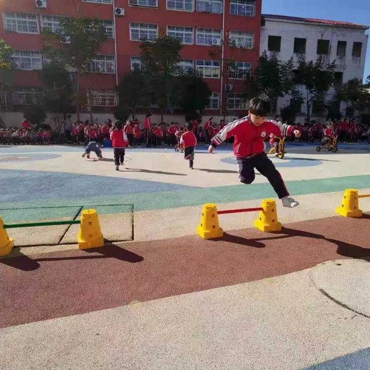 南阳市第二完全学校幼儿园萌娃出击 快乐运动