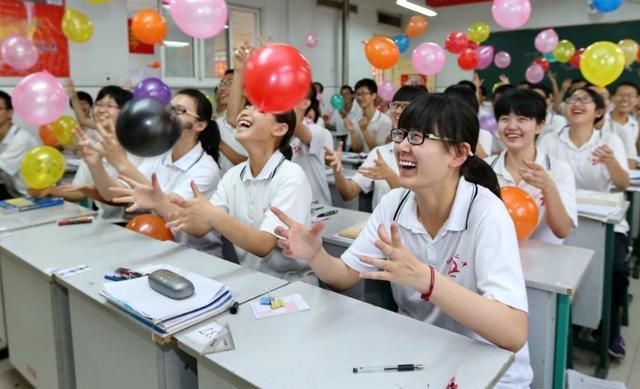 高考应届生迎来“春天”，复读生表示很“无奈”！有人欢喜有人忧