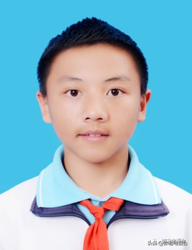 弥勒这几十名少年，真棒！有你母校的吗？