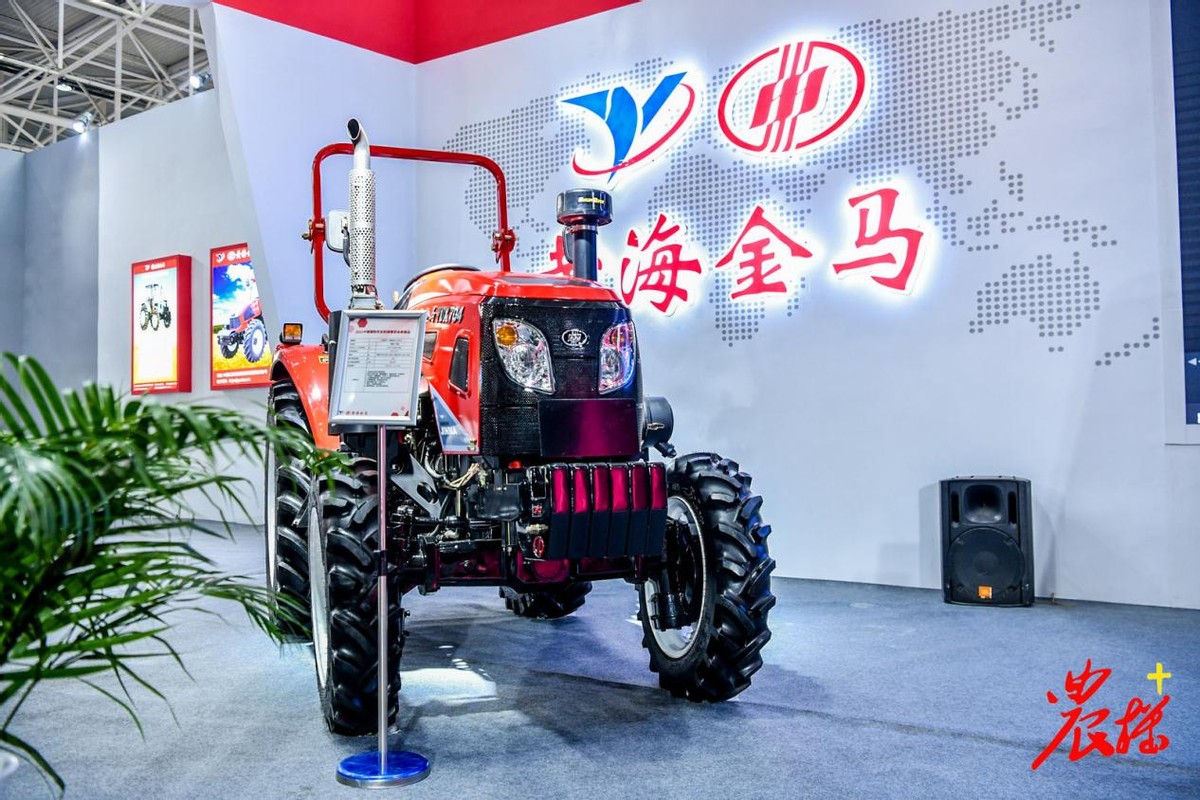 國際農(nóng)機展上的15款704拖拉機