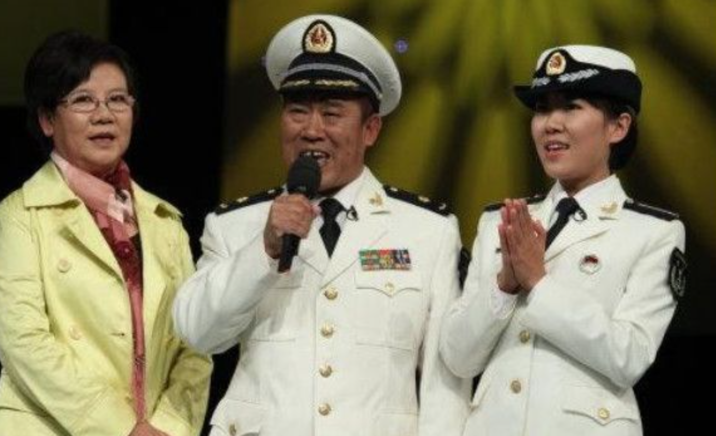 杜旭东：演反派都不用化妆，嘴一歪眼一蔑，观
