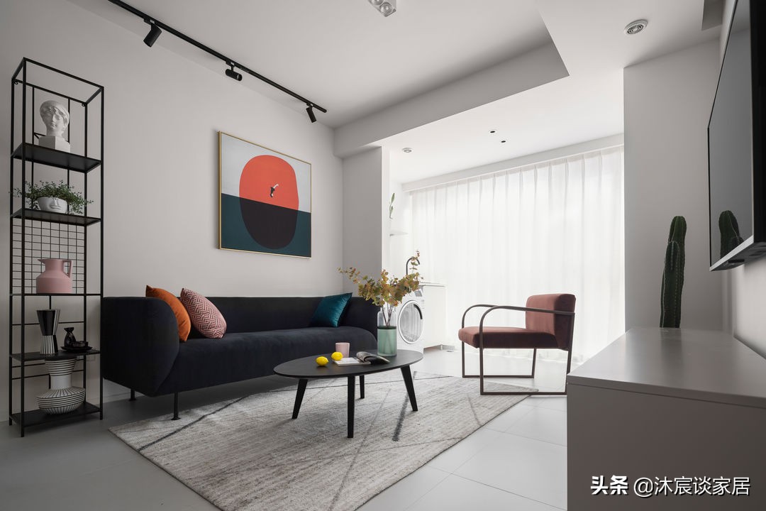 这位太太厉害了，在餐厅做卡座，过道设西厨，室内简洁大气好实用
