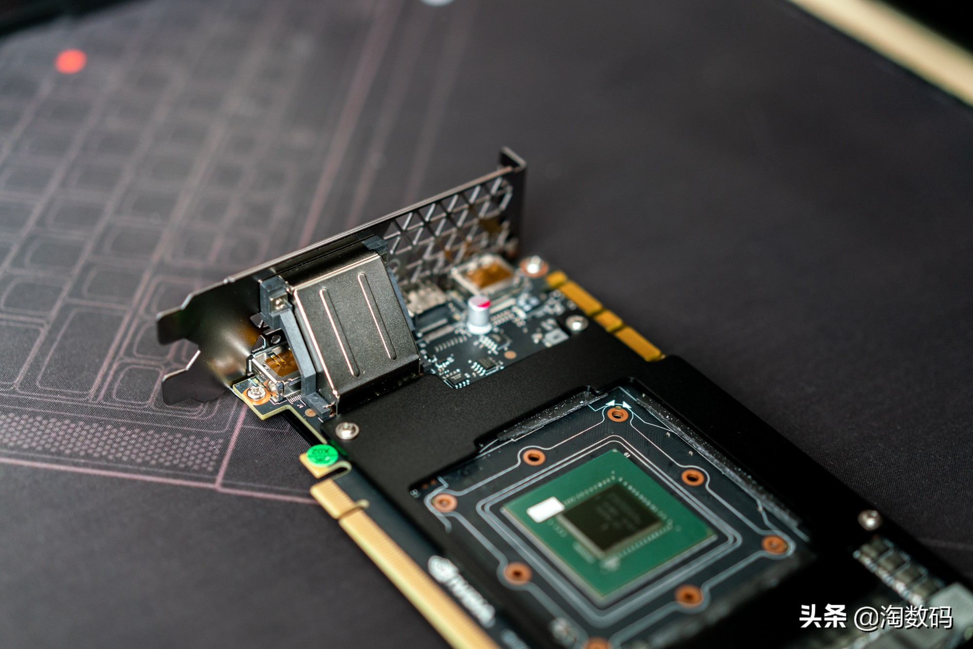 头铁入手￥1799的GTX1080显卡，先拆再测保平安，还一年保修