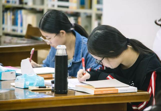 狱警迎来“大扩招”消息，福利待遇不输公务员，专科生也可报考