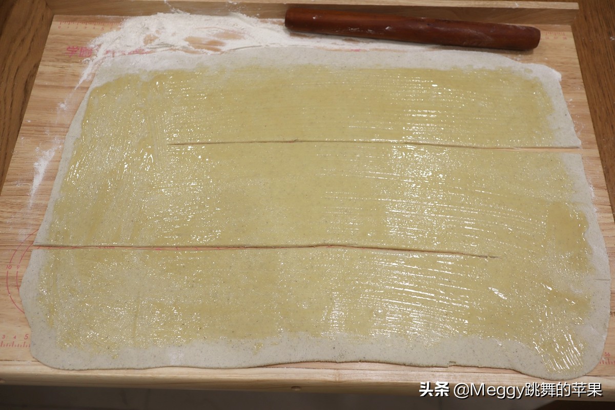 自制花生酱香浓味香，烙个千层饼层次分明又柔软，好吃易消化