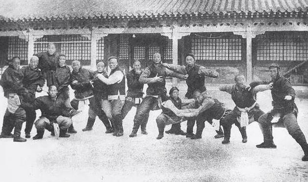 清廷“大内高手”武功有多高？许世友上门切磋武艺，能够躲避枪子