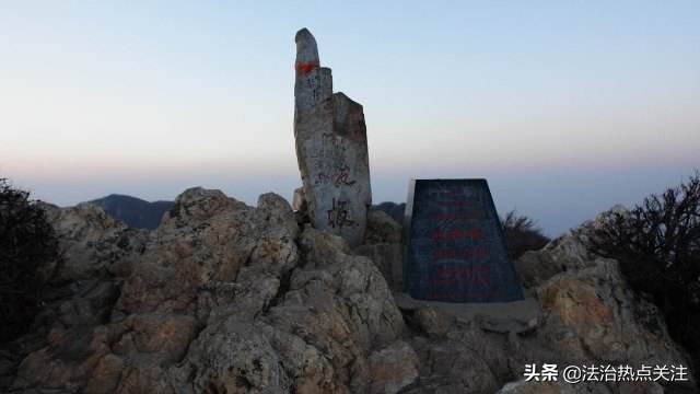 中岳嵩山在哪个省（中岳嵩山由太室山和少室山组成）