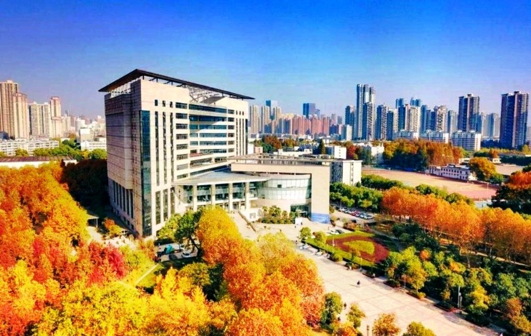 国内转型最成功的师范学院，从武汉师范学院到湖北大学