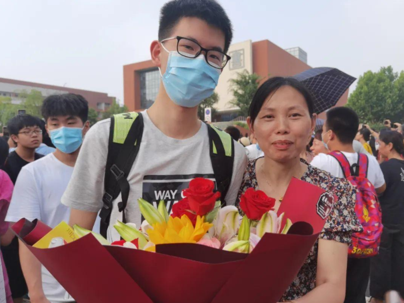 宁夏高考出现锦鲤，420分成功捡漏华中科大，网友却表示不羡慕