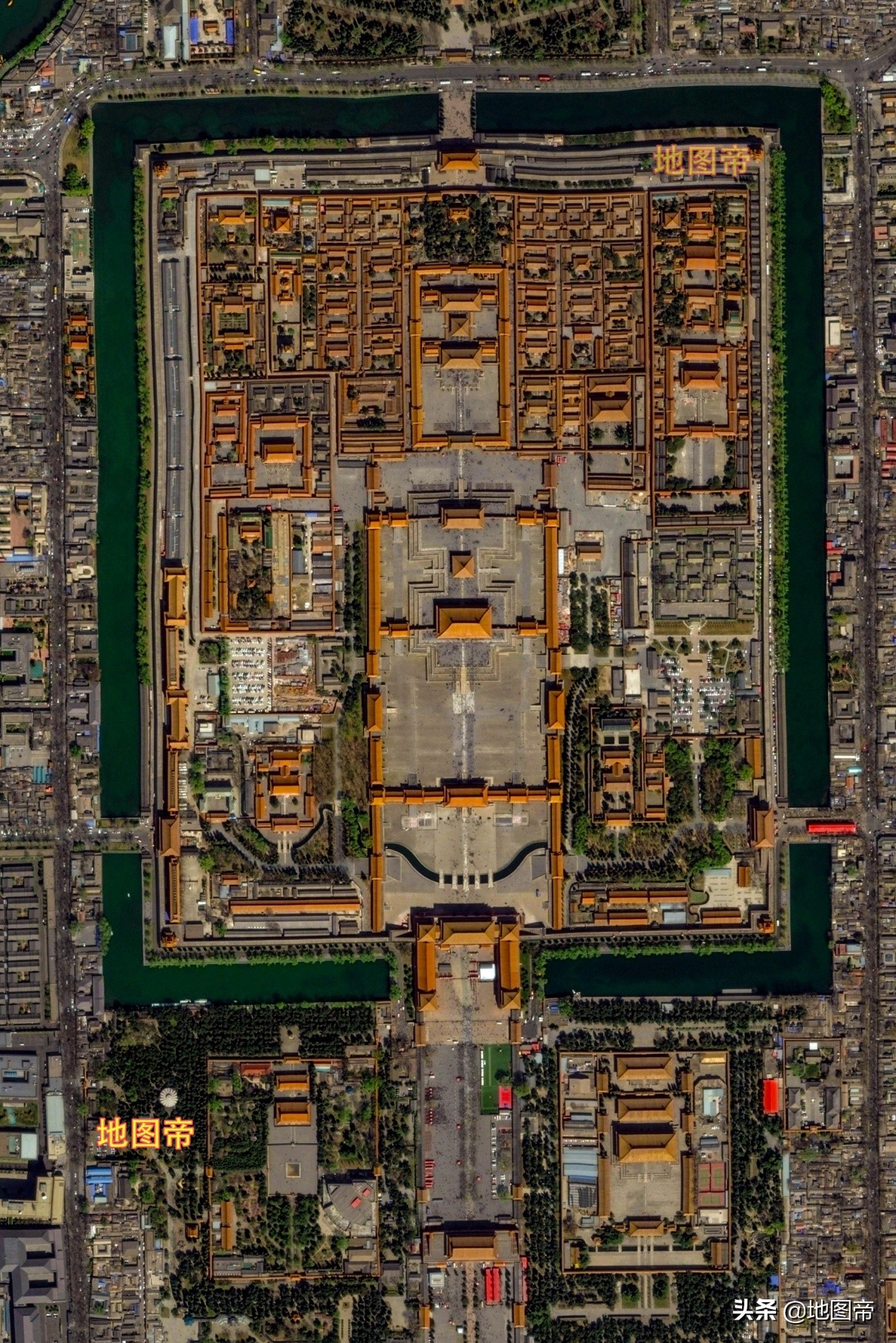 座大小宫殿,九千余间房屋,占地面积72万平方米,建筑面积约15万平方米