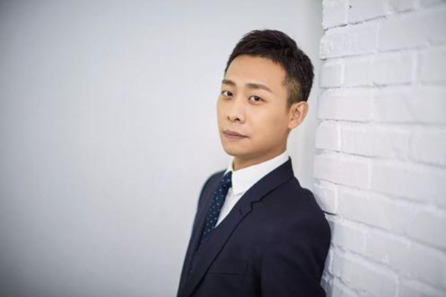 哈尔滨学校“倒闭”，培养出明星张译，被称“明星学校”，引热议