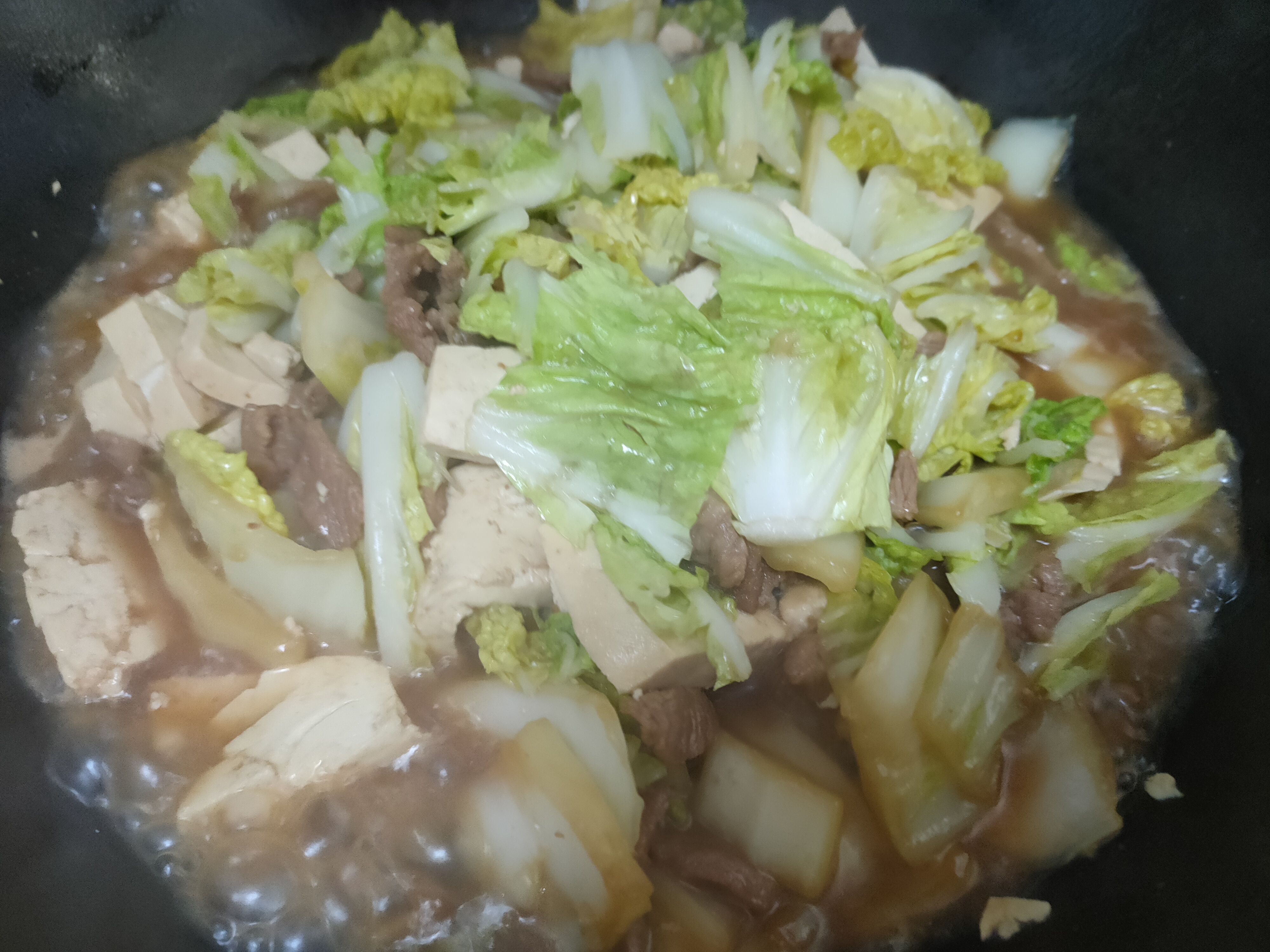 白菜炖豆腐,记得多加2样一起炖,白菜更软烂,味道更香更好吃