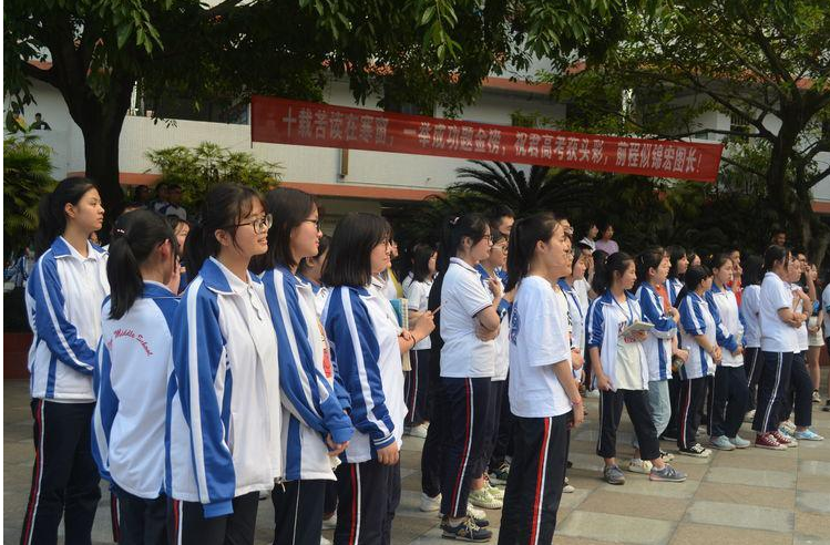 高考为何规定使用2B铅笔，看看扫描到电脑中的试卷，你就明白了