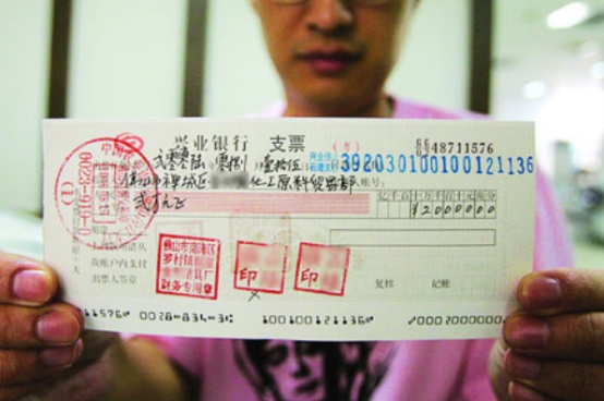 在銀行存多少錢(qián)，才能“開(kāi)支票”？支票是愛(ài)寫(xiě)多少就寫(xiě)多少嗎？