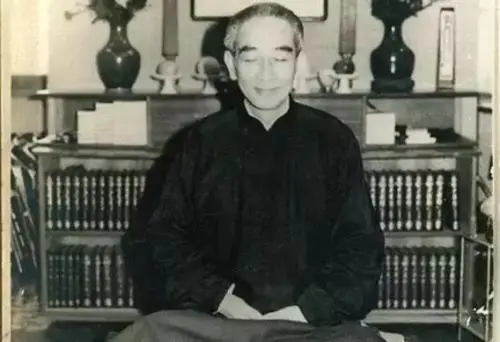 无论哲学或科学，都彻底否认了有神论