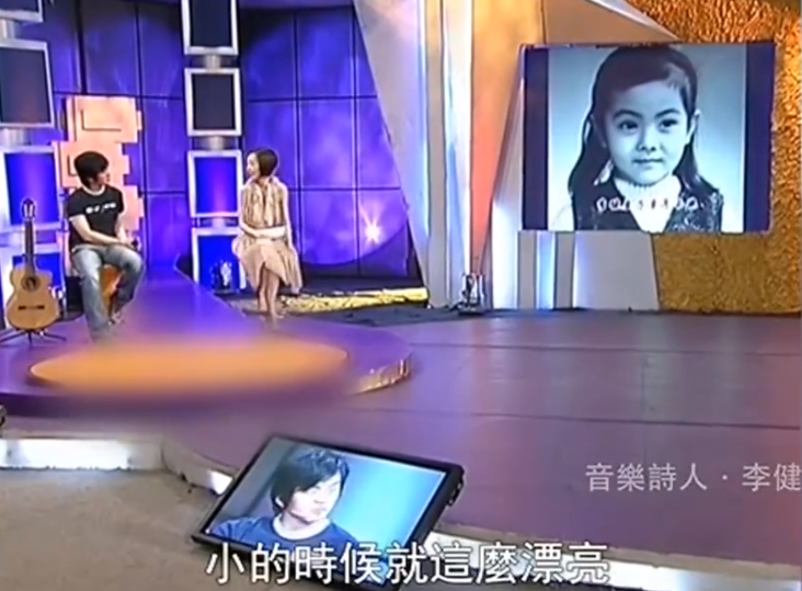 李健小5岁娇妻正脸罕曝光！五官精致身材微胖，两人至今没房没娃