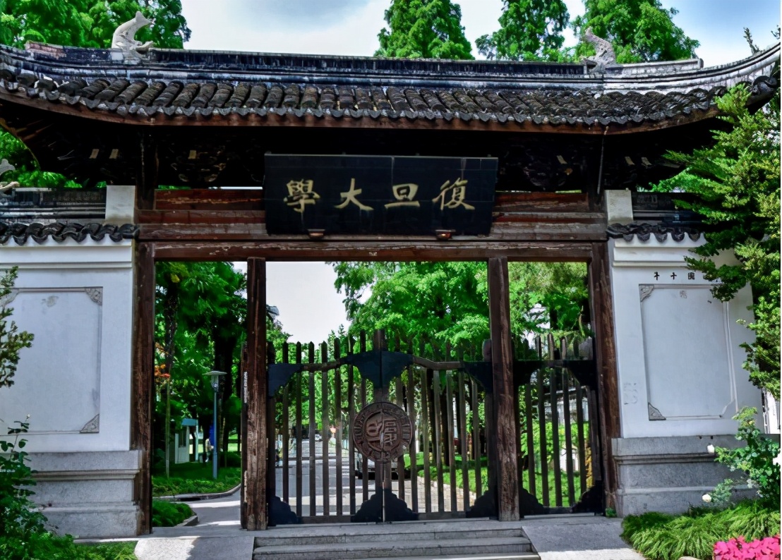 新版医学院“F4”出炉，北京协和稳居榜首，二三四名大变样