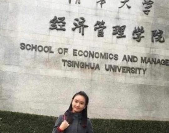 娱乐圈唯一考上清华大学的童星，能力与美貌并存，清华大学的校花