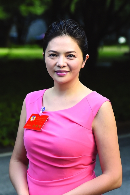 文清：辞掉女主播后沦为18线，嫁名医被宠成宝，生下儿子人生圆满