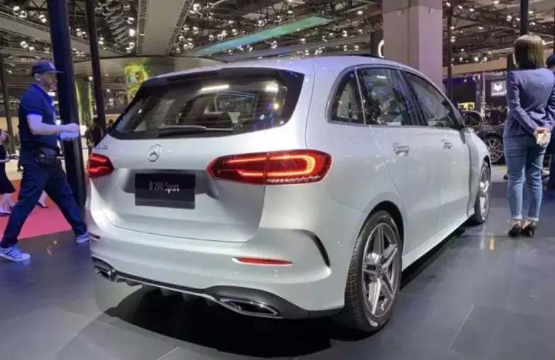 采用A级相同动力总成，定位运动旅行车！成都车展探馆奔驰B级