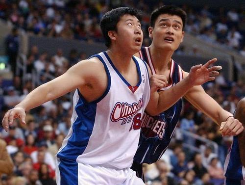 姚明在nba的教练有哪些(姚明和大郅在NBA交手5次，他们是这种数据！球迷：没对比就没伤害)