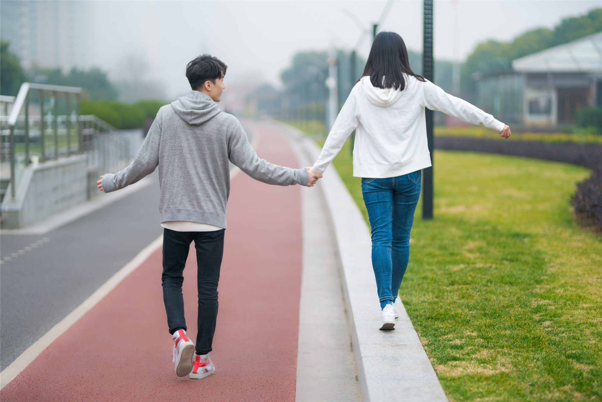 想念一个人时，别总说“我想你”，换成这三种情话效果更好