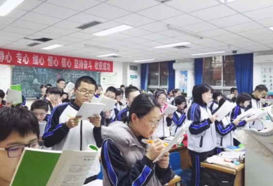 衡水中学曝光“学霸24小时日程表”，学生终于明白自己输在哪儿了
