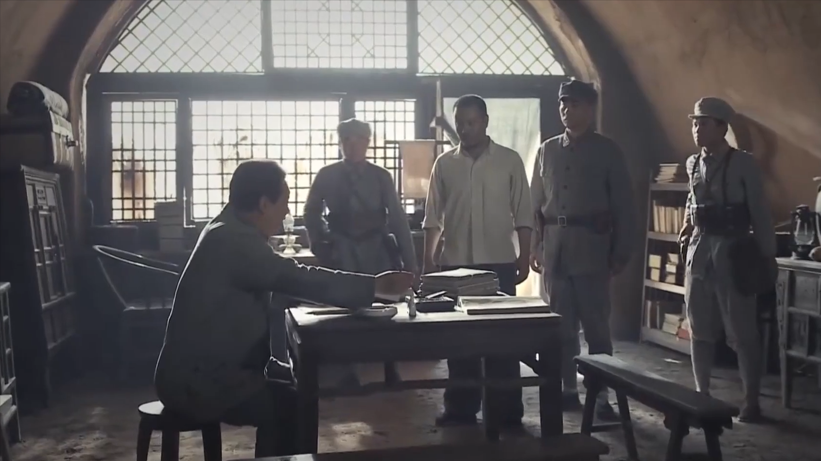 1976叶剑英问许世友：能指挥南京军区吗？许世友：司令是我的保镖