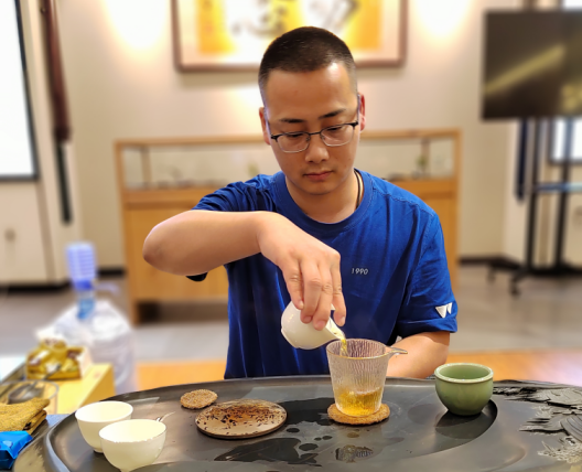 一片匠心一片茶 记“90后”的炒茶匠人宋子龙