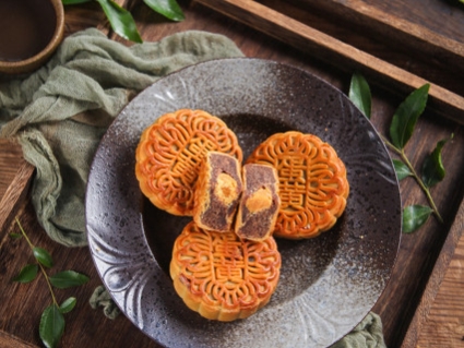 中秋买月饼,中秋买月饼 质量起纷争 并非消费者 理应不赔偿判决书