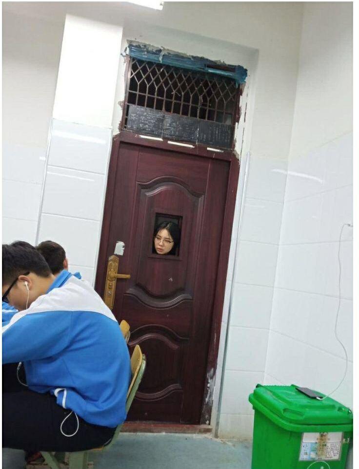 如何用一句话让热闹的教室“瞬间安静”，学生：必须是班主任来了