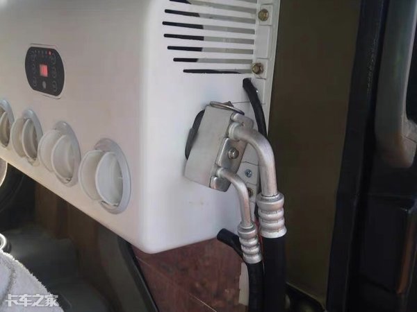 夏天驾驶室里必备3种消暑“神器”，卡友：卡车原厂标配这么难？