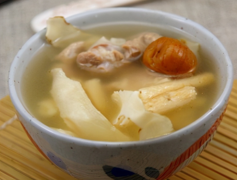 家常瘦肉汤的做法（多用这6样甘甜清爽好喝不腻）