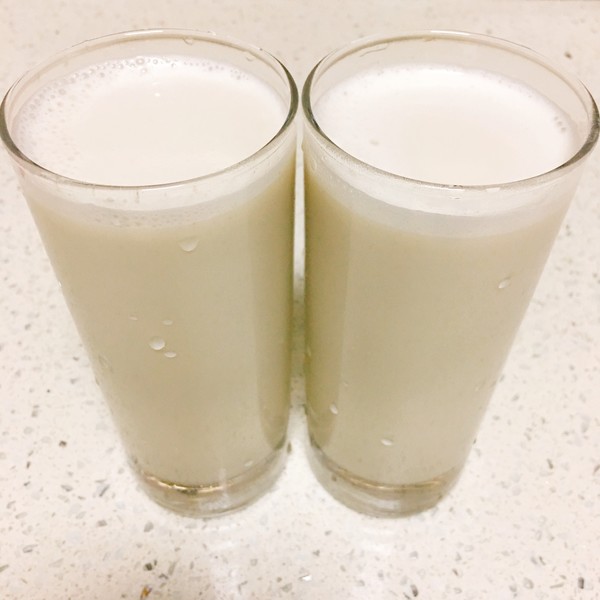 牛奶里加蜂蜜喝好不好(牛奶里加蜂蜜喝好不好喝)