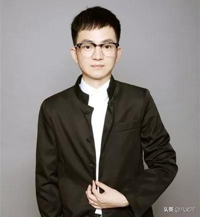 【主角叶无道,一个以卫道者自居的花花公子,以征服美女为最大乐趣!