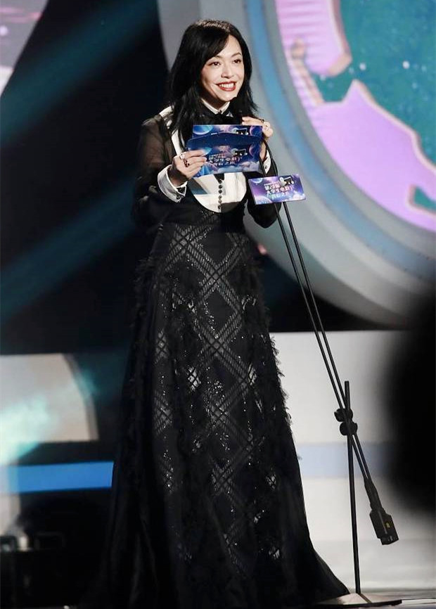 大学生电影节，乔欣甜美陈都灵风格多变，姚晨气场强但被发型扣分