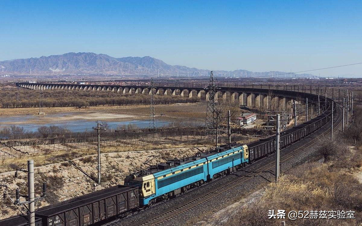 长度2.6公里载重2万吨，国产万吨运煤重载列车，这就是中国速度