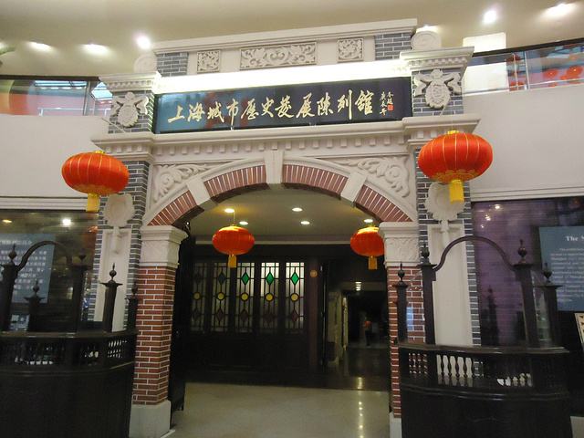 上海东方明珠：陈列馆看蜡像观光层刺激，主题餐厅吃美食看美景
