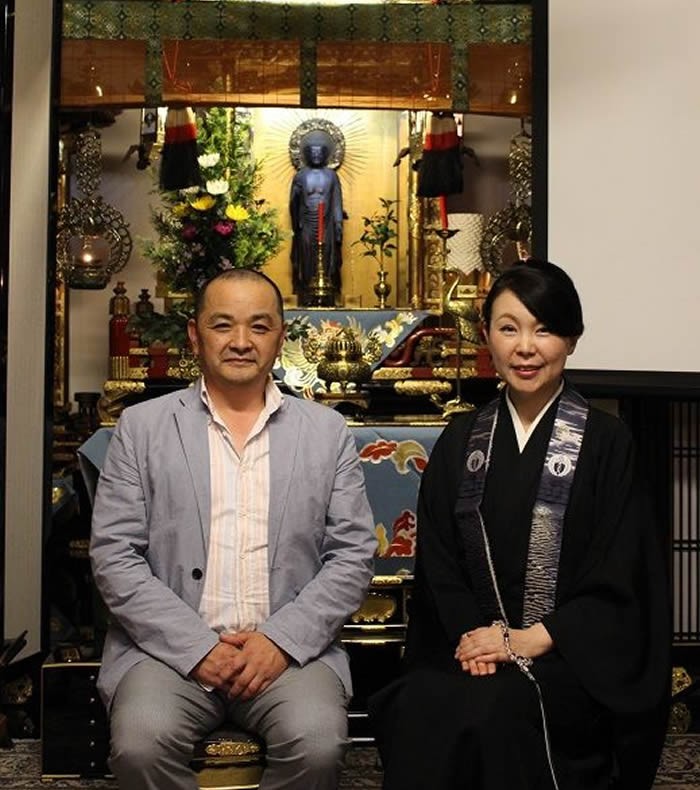 日本寺庙女住持：被迫相亲35次，逃往美国生活9年，归来已成僧侣