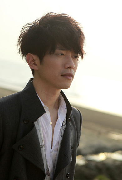 退学替家人还债，一首歌红遍大江南北，张栋梁为何在巅峰时隐退？