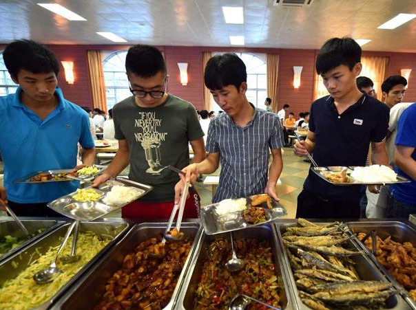 一个月生活费1200元有多穷？大学生真实开销曝出，少了是真不够用