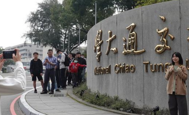 华东理工大学是211（两所大学名字仅变个顺序）