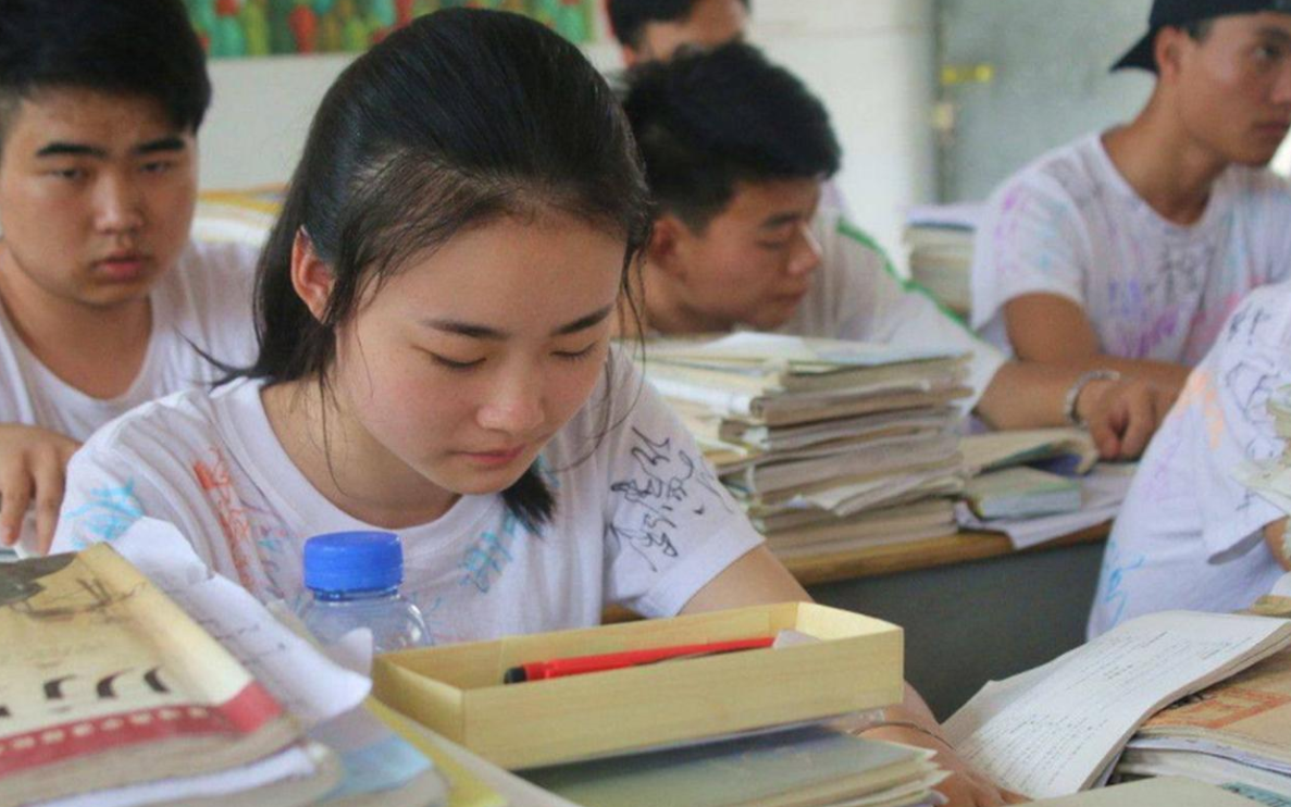 西安一高中拟国庆补课遭学生投诉，学校整改彻底，家长忧心忡忡