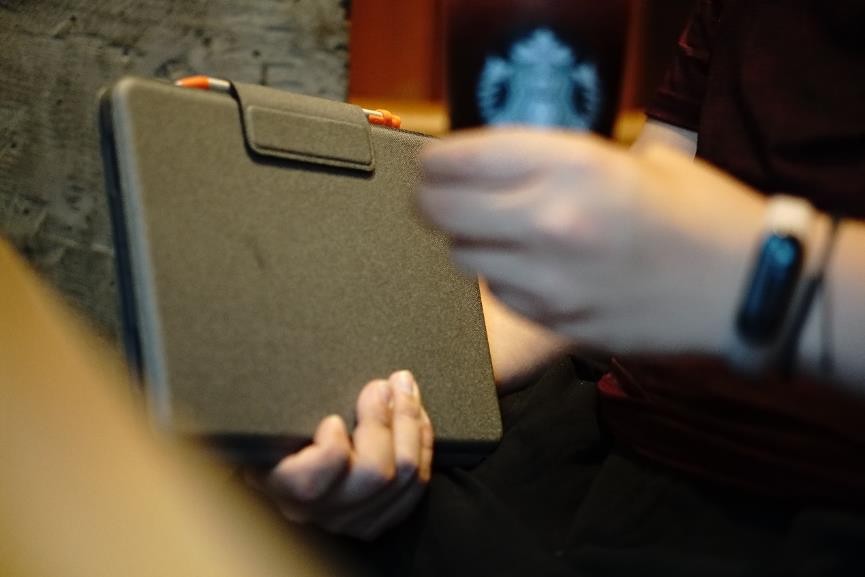 你的iPad该升级了，买后爱奇艺？罗技键笔套件让它拥有生产力