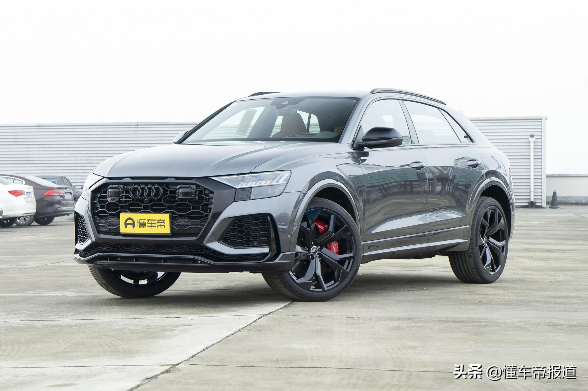 新车 </p><p>　　 售价下探至200万元以内？阿斯顿·马丁DBX新动力车型将上市