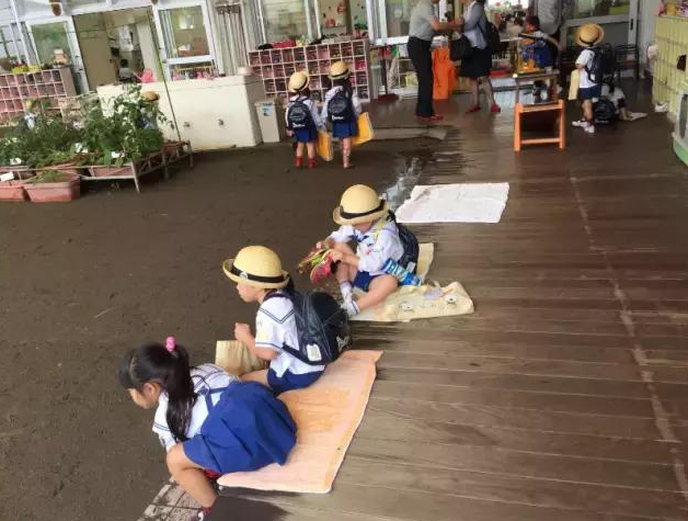 男女没有衣服亲嘴图片(日本幼儿园) - 赤虎壹号