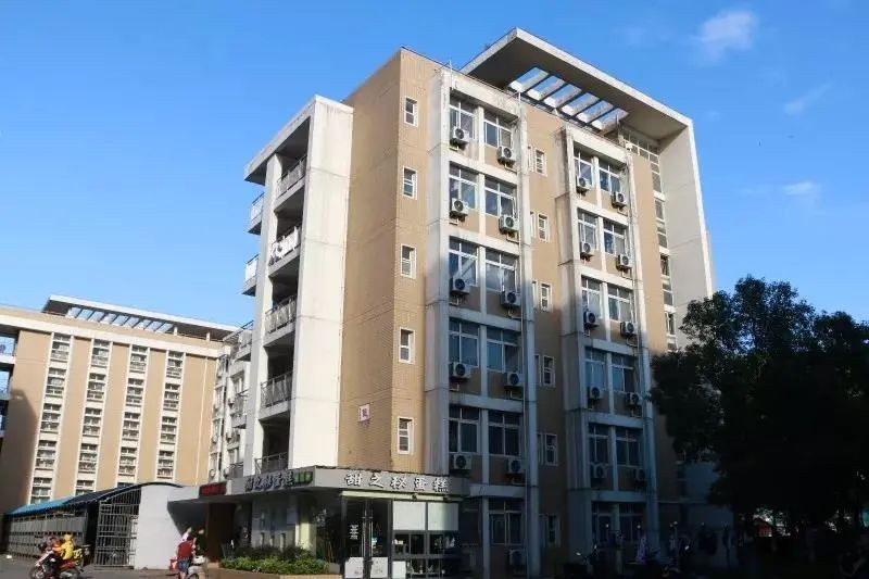 神仙配置！6大网红食堂，投资2.6亿建公寓，湖北“超壕”大学来了