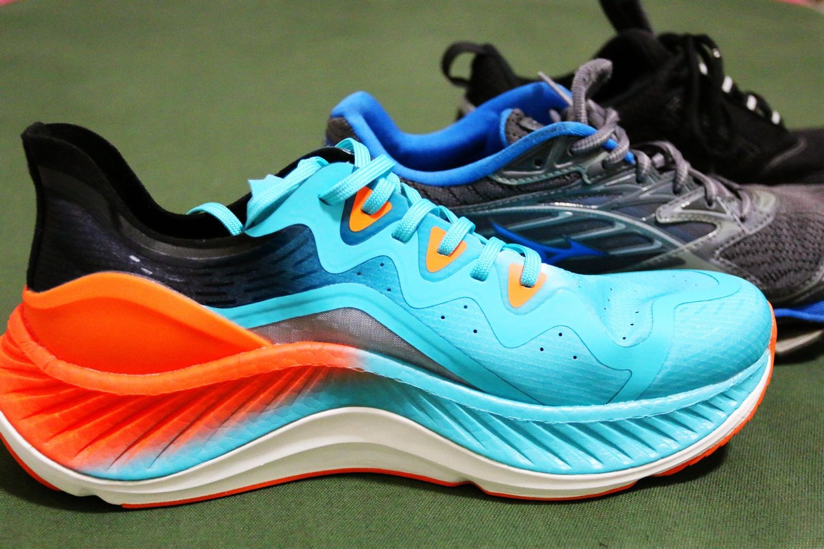 小米众测上新——碳板跑鞋即将普及？日常元素超临界碳板跑鞋亲测