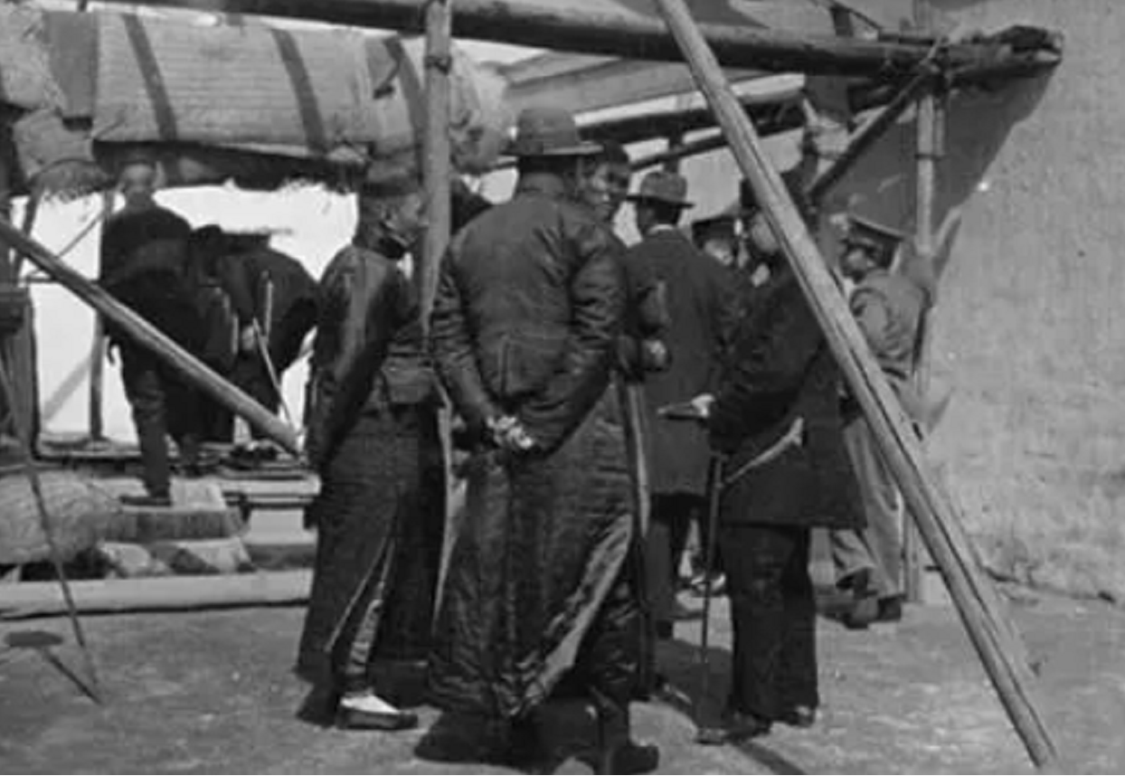 1952年江西一书店老板被逮捕，经公安审查，揭开26年前的一桩大案