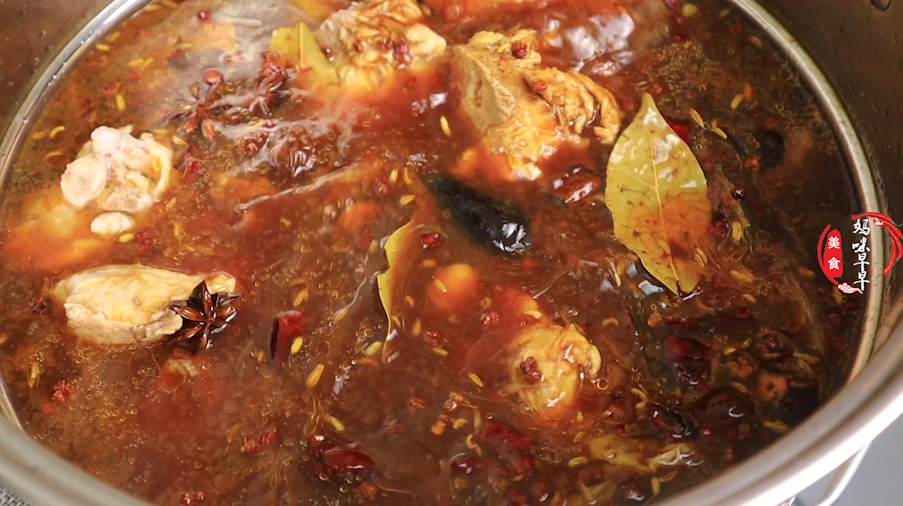 酱大骨头怎么做才好吃？告诉你正确做法，肉香软烂，好吃解馋